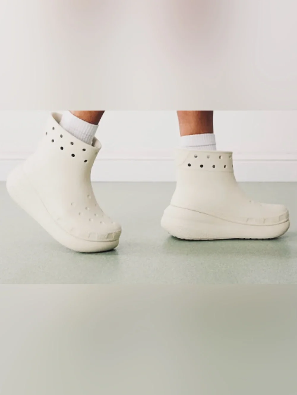 NWT NEW Crocs Crush Collection Chunky Cream Slip-On Clogs Platform Boots M 5 W